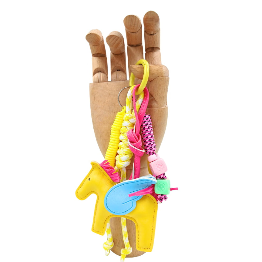 CHARM AMARILLO CABALLITO