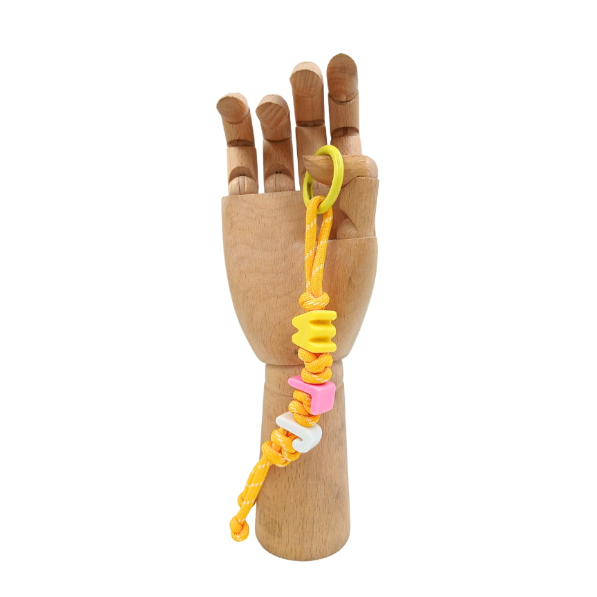 CHARM AMARILLO LETRAS