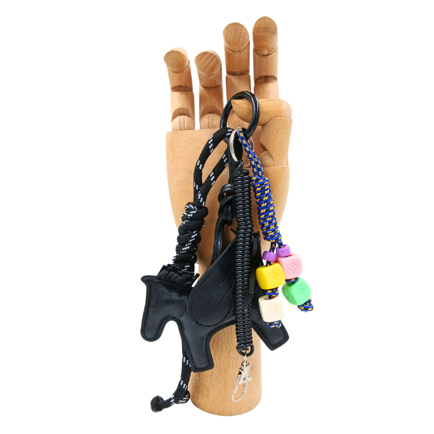 CHARM NEGRO CABALLITO