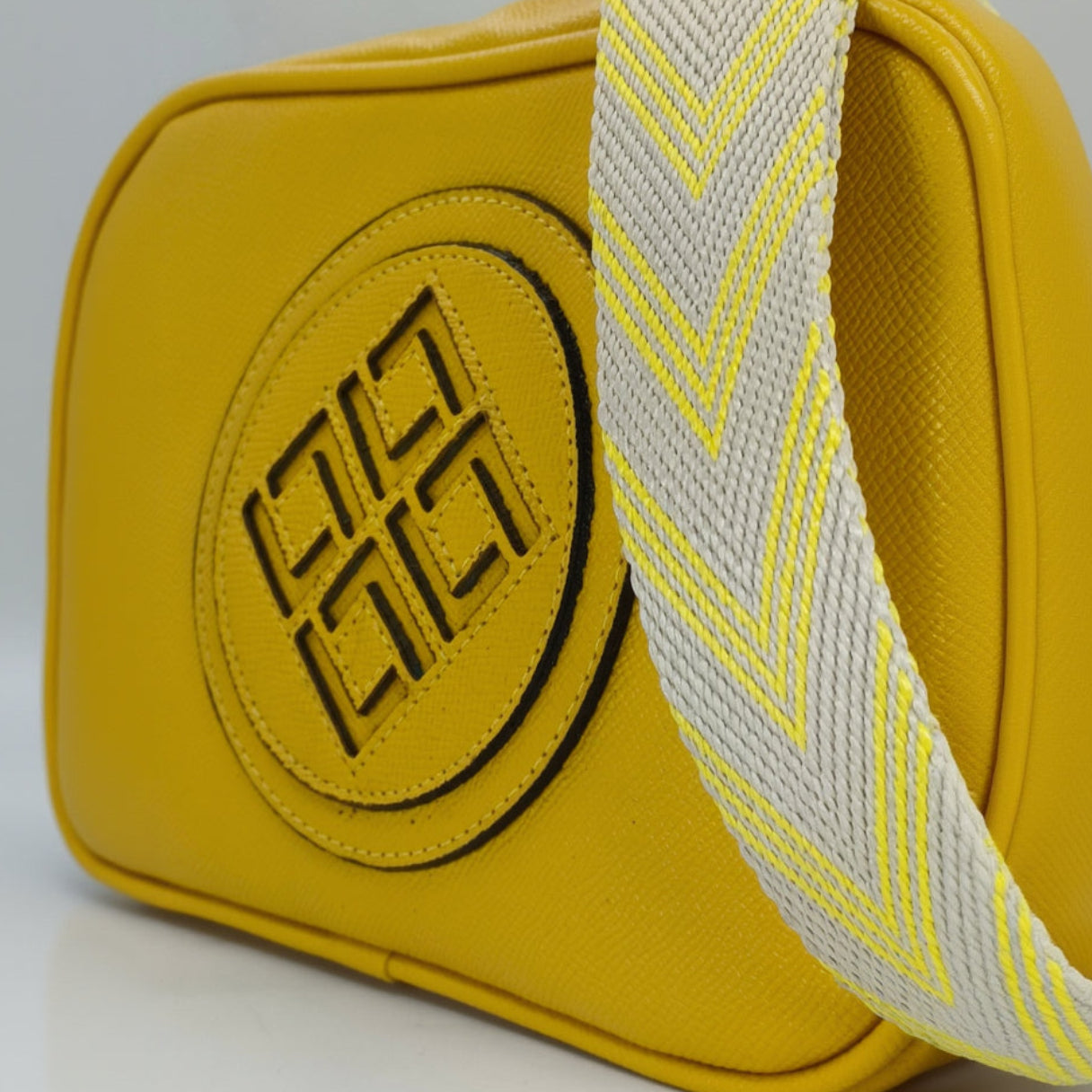 Bolso Abby amarillo mujer vursse detalle