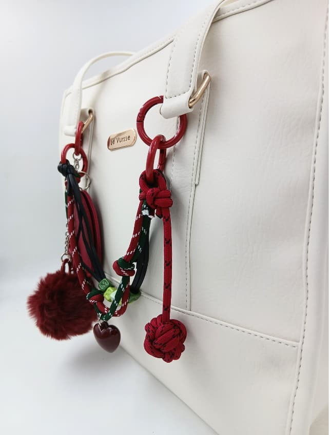 CHARM POM PON ROJO